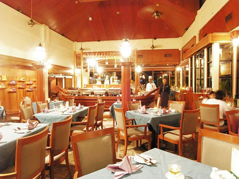 Sand & Sandals Desaru Beach Resort & Spa מראה חיצוני תמונה Interior of a restaurant in Bangkok, Thailand