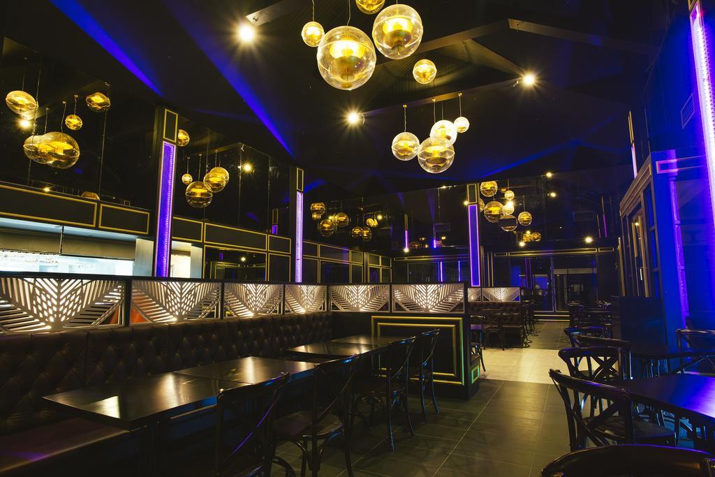 Sand & Sandals Desaru Beach Resort & Spa מראה חיצוני תמונה Interior of the restaurant