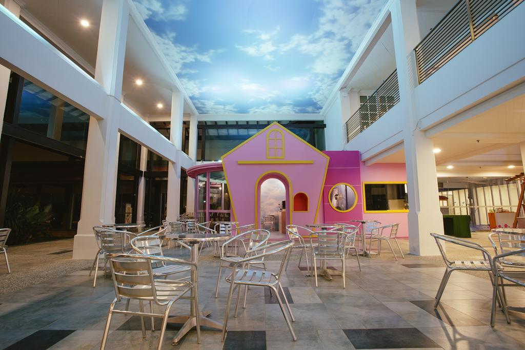 Sand & Sandals Desaru Beach Resort & Spa מראה חיצוני תמונה The interior of the school