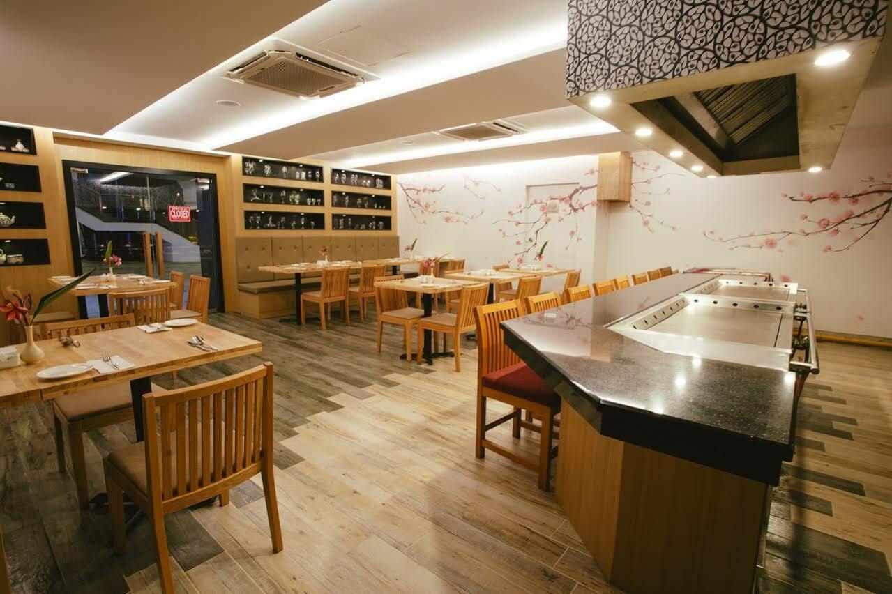 Sand & Sandals Desaru Beach Resort & Spa מראה חיצוני תמונה Interior of a restaurant in Hong Kong